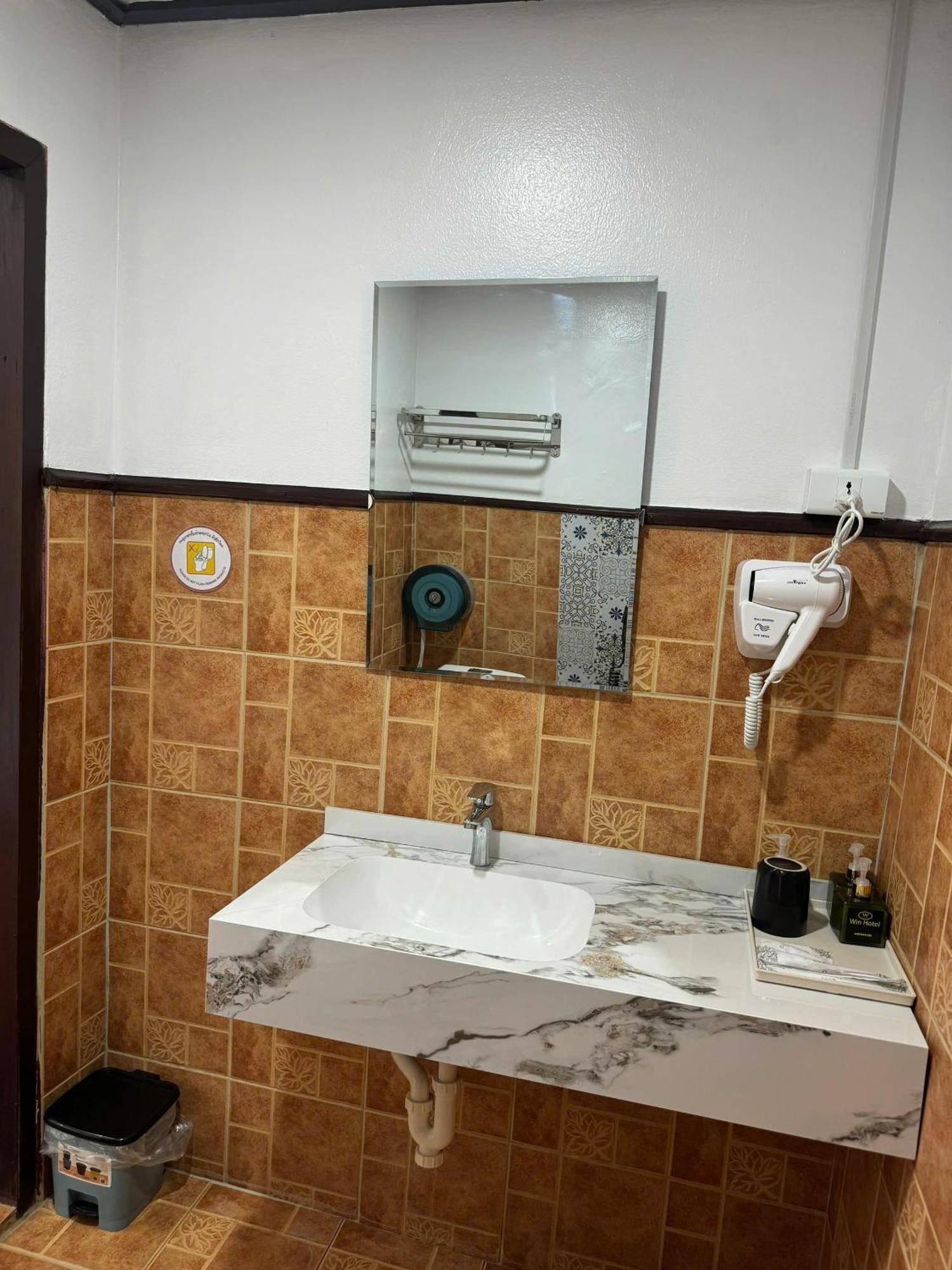 Win Hotel Ванг-Виенг Номер фото